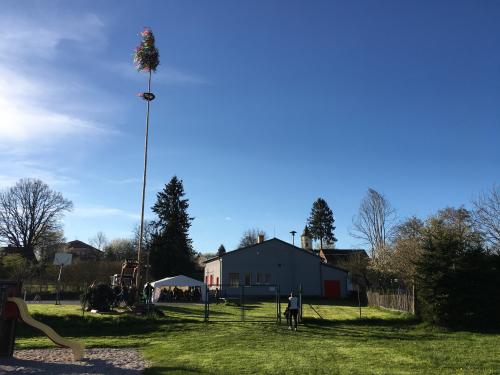 30. dubna 2023 stavba máje.