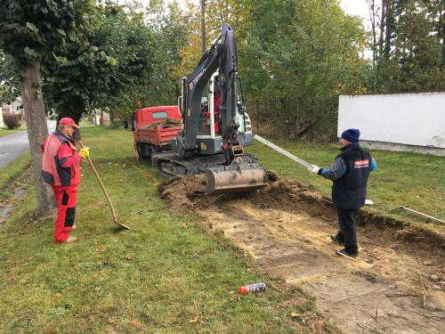 Stavba nového chodníku.