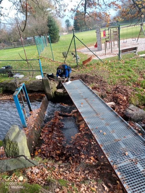 Nová lávka přez potok u hasičské nádrže 6.12. 2024