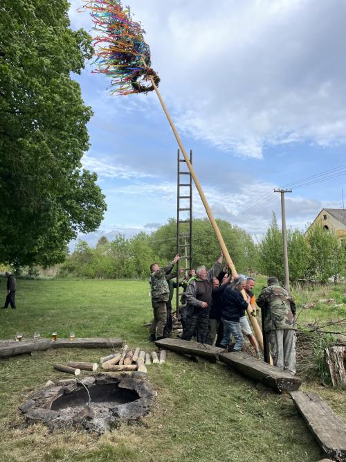 3.5. Starý Kramolín - Stavba máje 