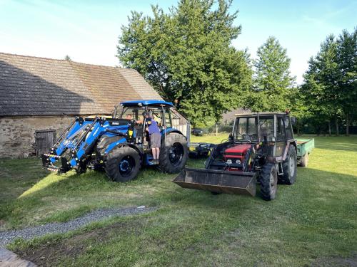 9.6. 2025 - Hasiči v rámci projektu " Pořízení komunální techniky pro obec Mutěnín" předávají zkušenosti.