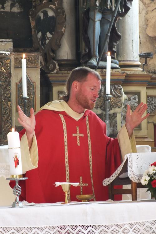 Pouťová mše svatá v kostele sv. Bartoloměje.