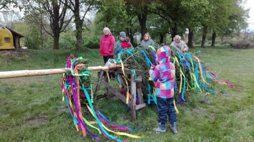 Stavba máje - Starý Kramolín