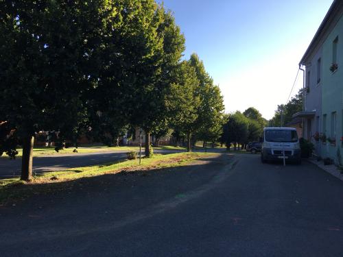 Vybudování parkovací plochy, místa pro kontejnyry a přístupy k domu č.p.34.